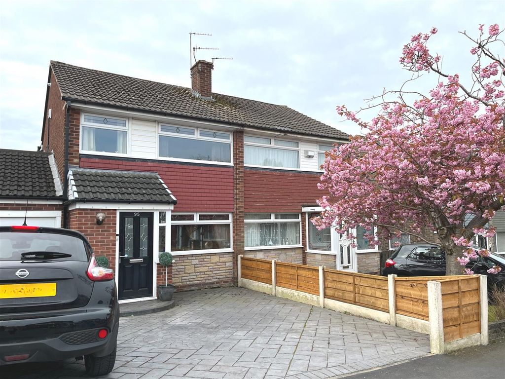 3 bed property for sale in Tennyson Avenue, Dukinfield SK16 Zoopla