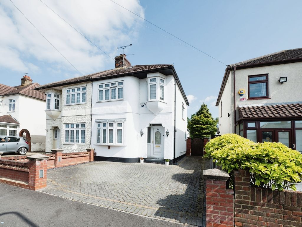 3 bed semidetached house for sale in Rothbury Avenue, Rainham RM13