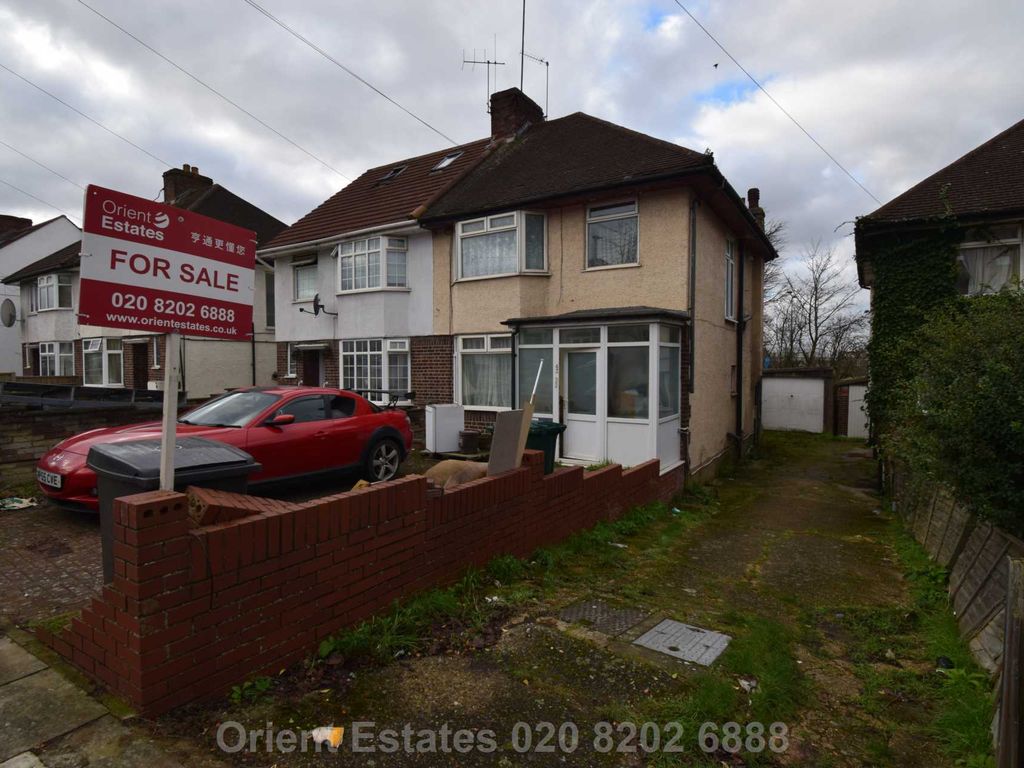 Selborne Gardens Hendon NW4