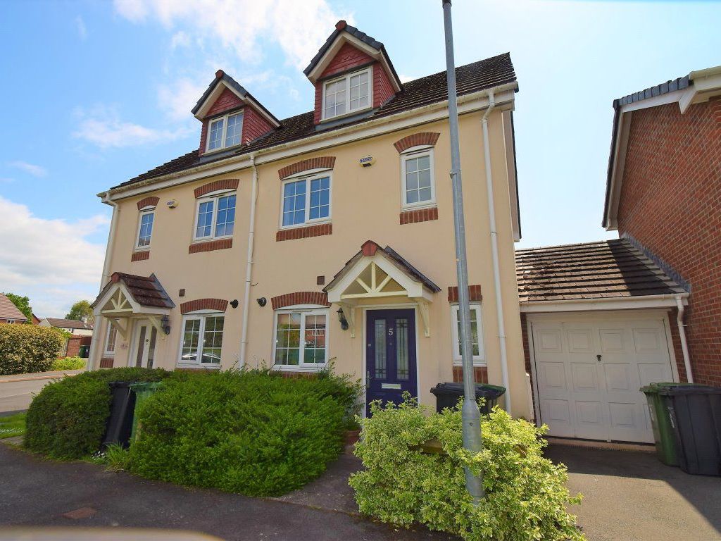 3 bed semidetached house to rent in Woodfield Close, Kingstone