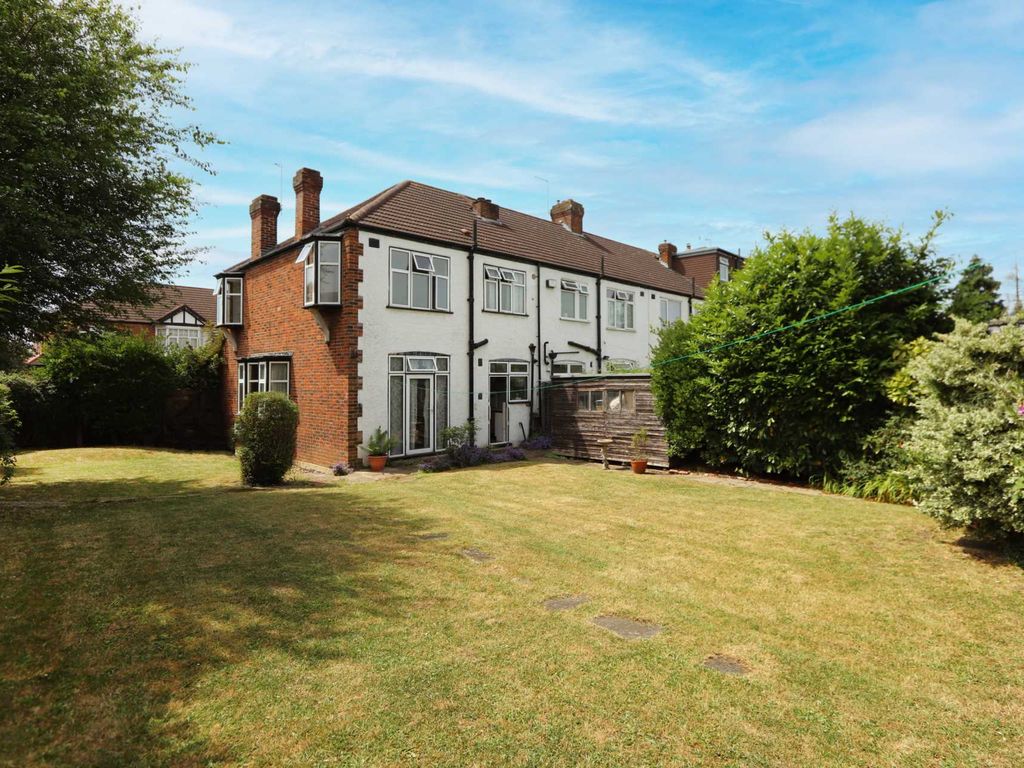 Orchard Close, Raynes Park SW20  
