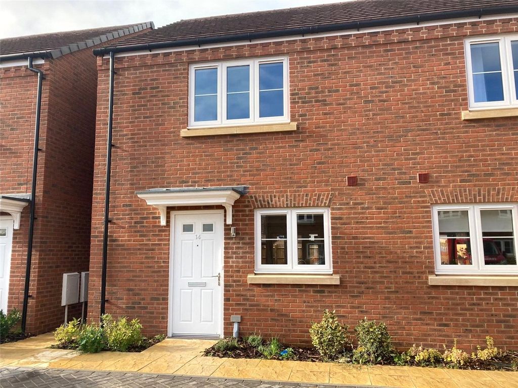 2 bed semidetached house to rent in Rome Avenue, Aylesbury HP21, £1,350 pcm Zoopla