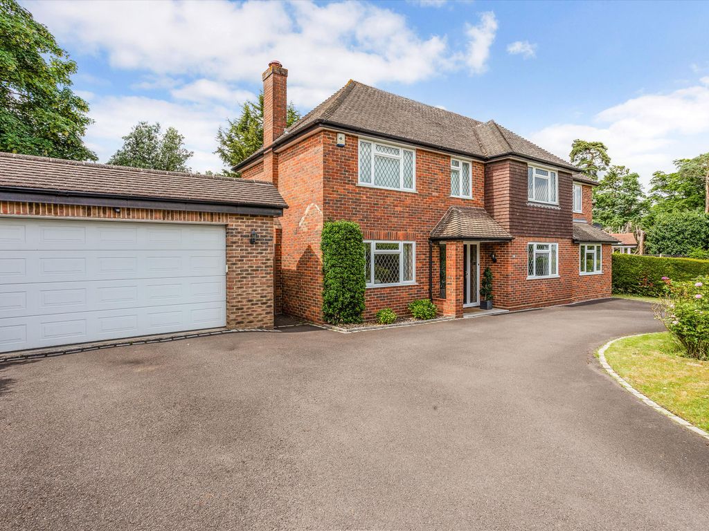 4 bed detached house for sale in Alderside Walk, Englefield Green