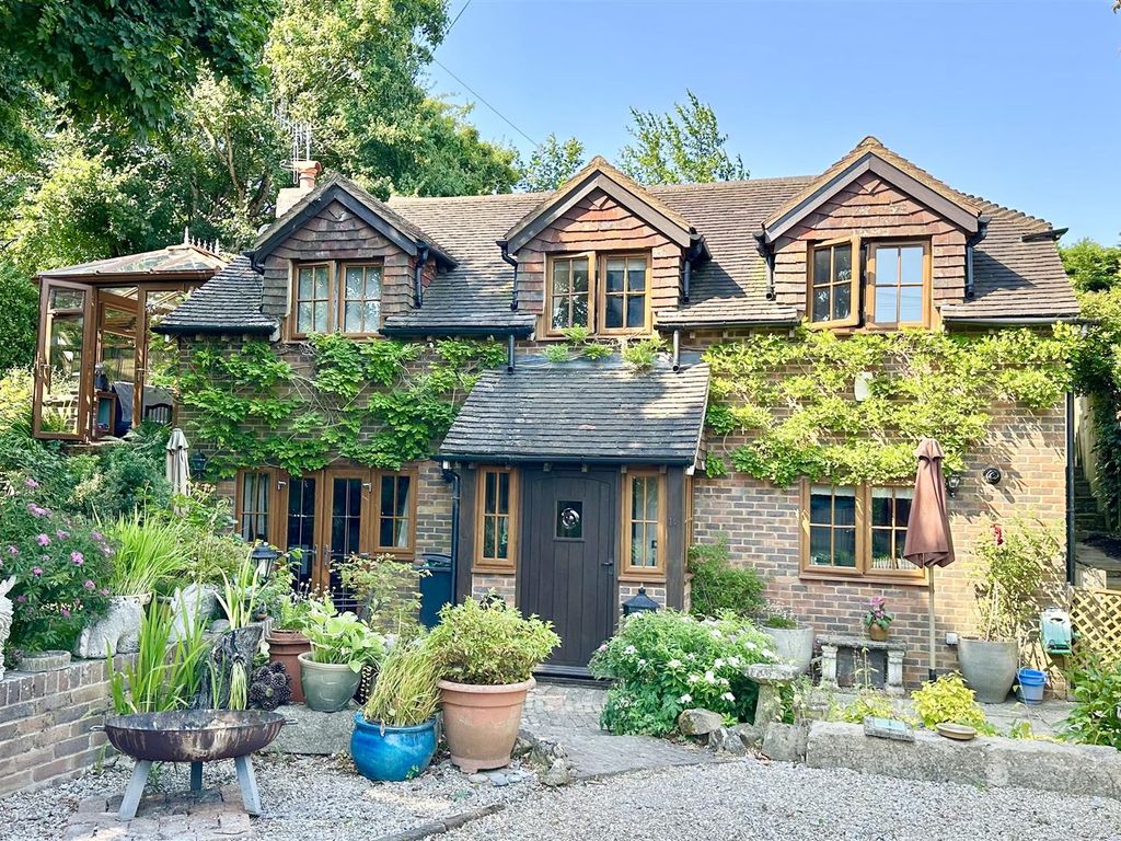 3 bed detached house for sale in St. Helens Down, Hastings TN34, £