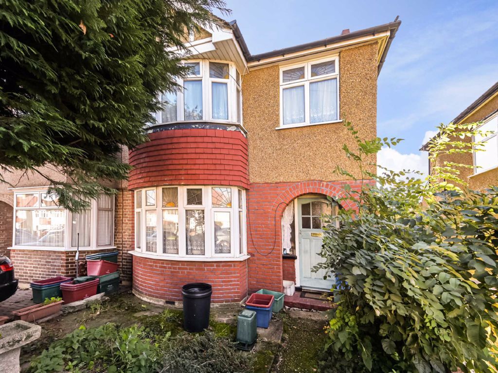 Amhurst Gardens, Isleworth TW7  