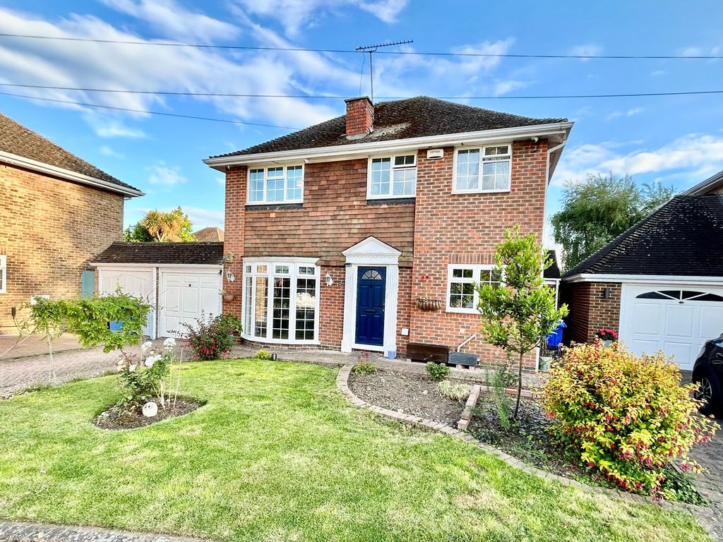 3 bed detached house to rent in Doubleday Drive, Bapchild