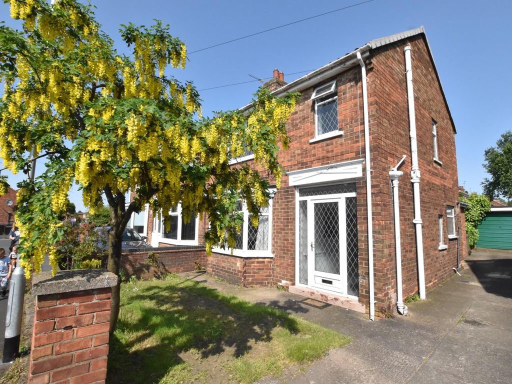 3 bed semidetached house for sale in Hartshead Avenue, Scunthorpe DN15