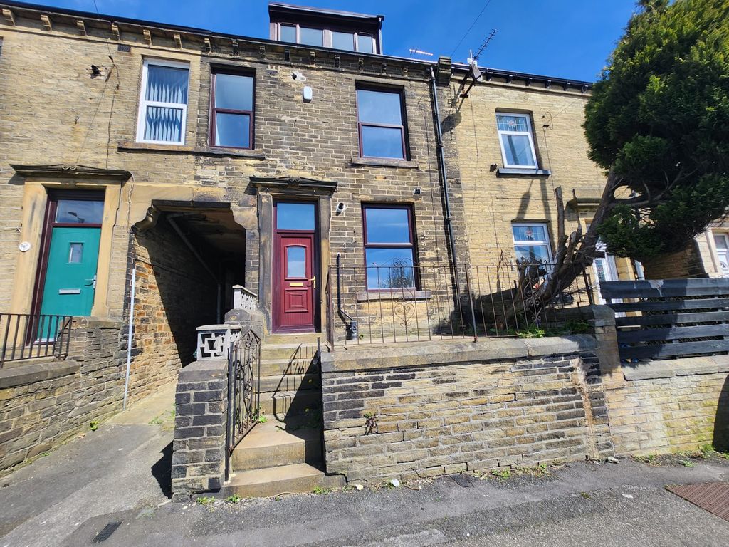 4 bed terraced house for sale in Allerton Road, Bradford BD8, £129,000
