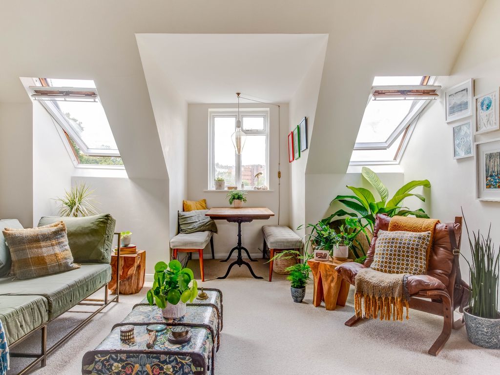 2 bed flat to rent in Preston Park Avenue, Brighton BN1, £1,650 pcm