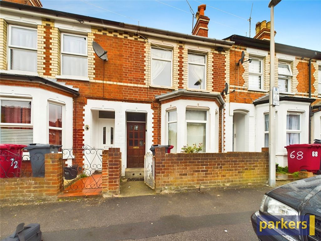 3 bed terraced house for sale in Curzon Street, Reading RG30, £325,000