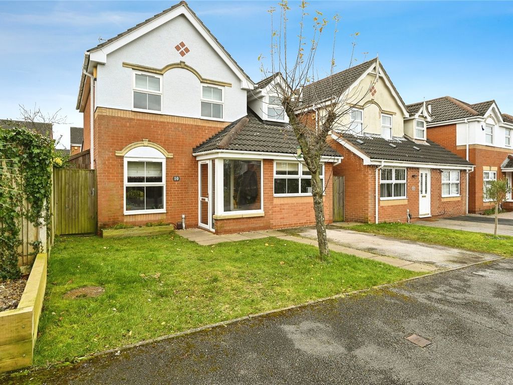 4 bed detached house for sale in Hexham Close, Mansfield, Nottingham
