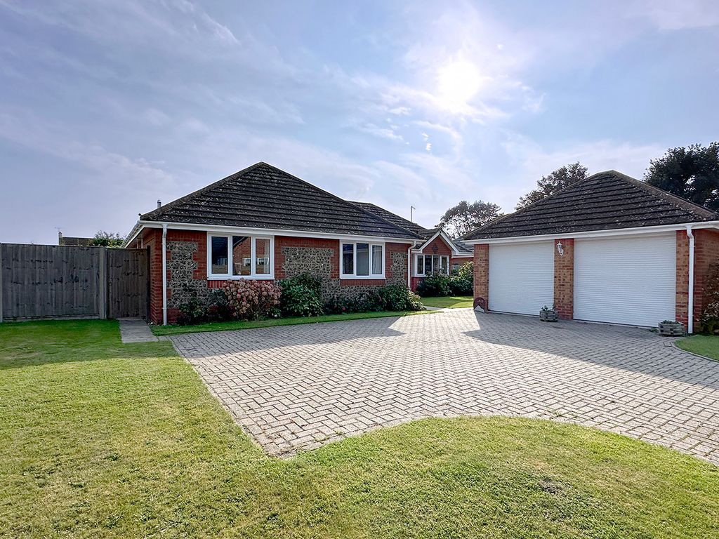 3 bed detached bungalow for sale in Woodstock Gardens, Aldwick, Bognor