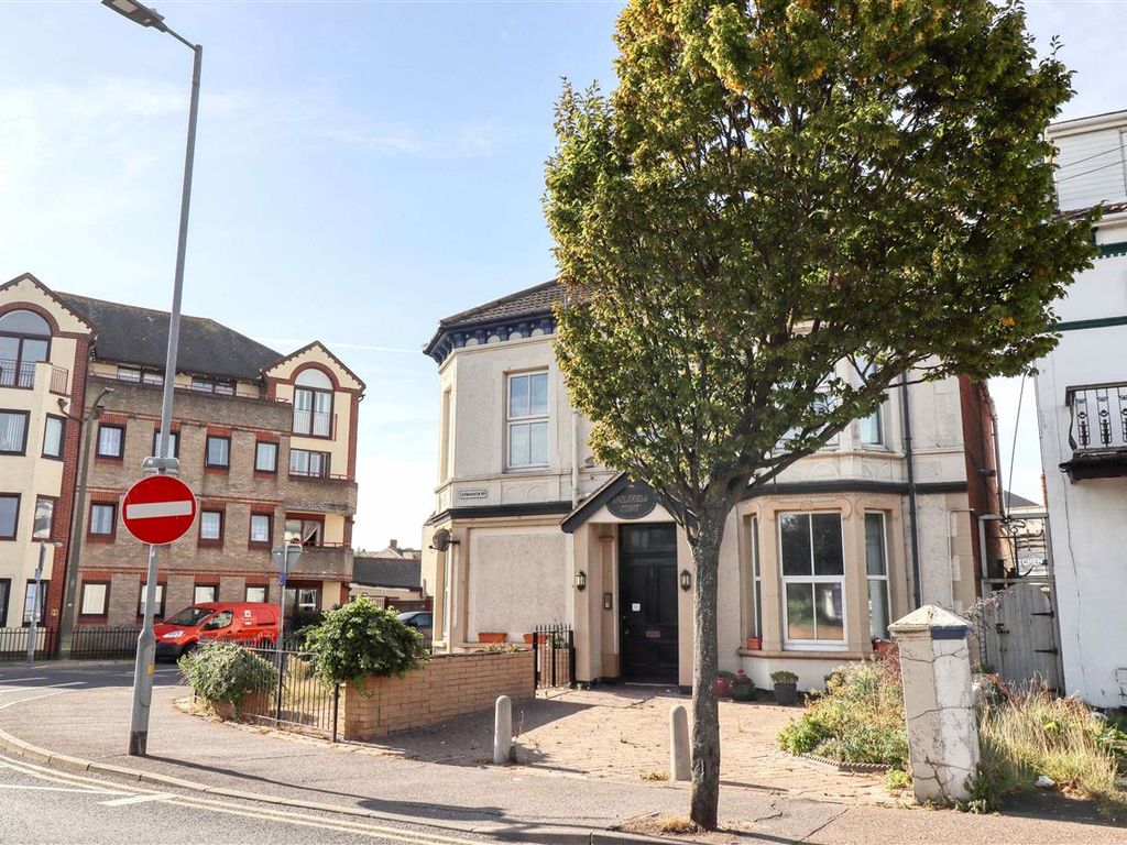 2 bed flat for sale in Anglefield Court, Carnarvon Road, Clacton On Sea