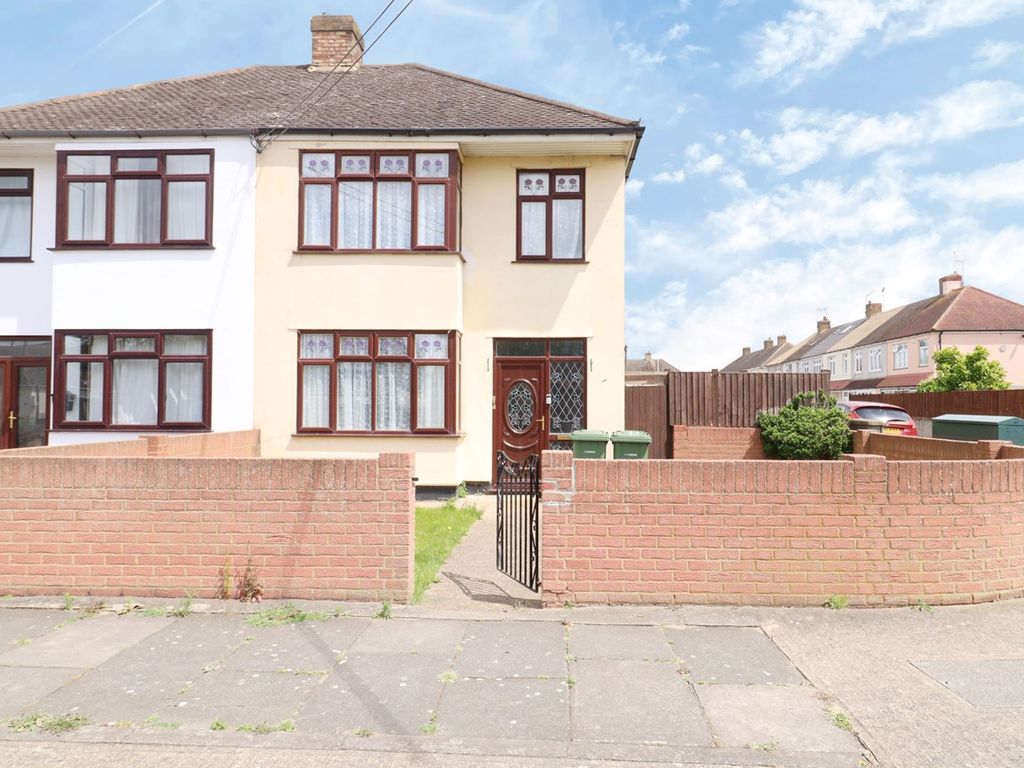 3 bed semidetached house for sale in Lake Avenue, Rainham RM13, £