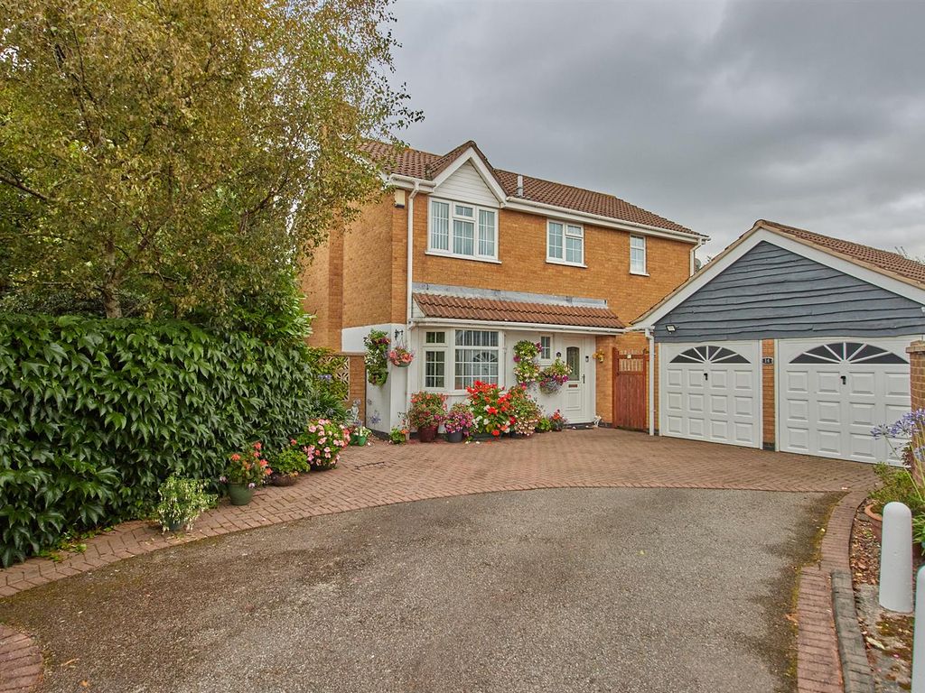 4 bed detached house for sale in Frobisher Close, Hinckley LE10, £400,000 Zoopla