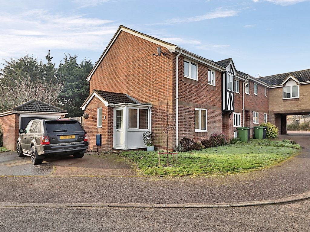 3 bed end terrace house for sale in Kendal Close, Hethersett, Norwich
