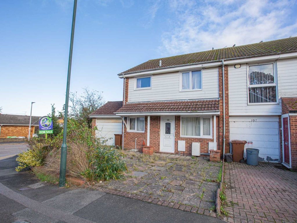 3 bed end terrace house for sale in Long Catlis Road, Rainham ME8, £
