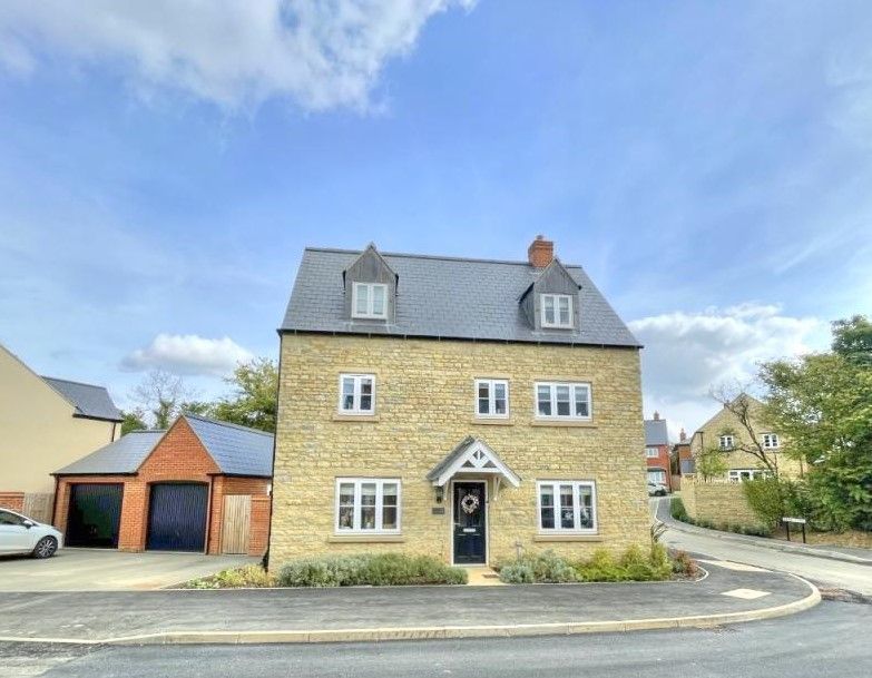5 bed detached house for sale in Catch Yard Road, Silverstone
