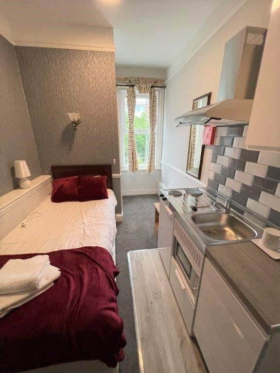 Studio to rent in Bath Road, Reading, Berkshire RG1 Zoopla