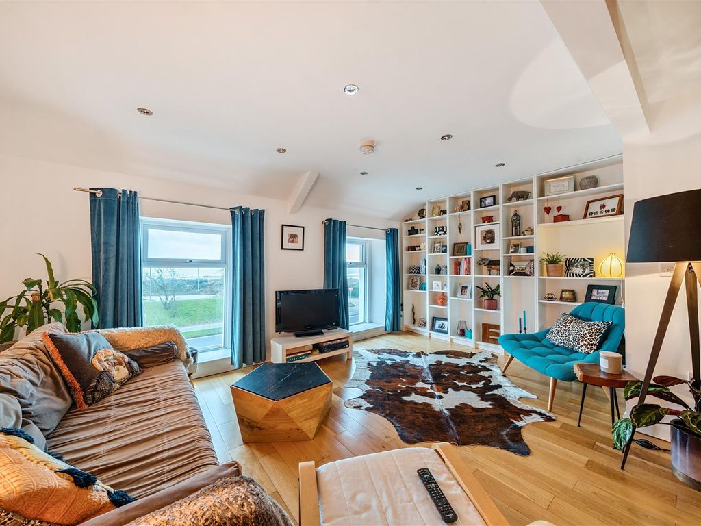 1 bed flat for sale in Oystermouth Road, Swansea SA1, £145,000 Zoopla