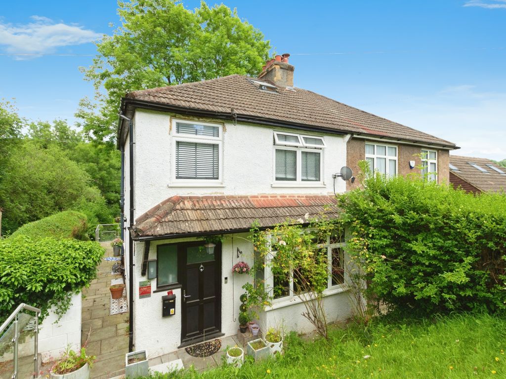 3 bed semidetached house for sale in Valley Road, Kenley CR8, £525,000