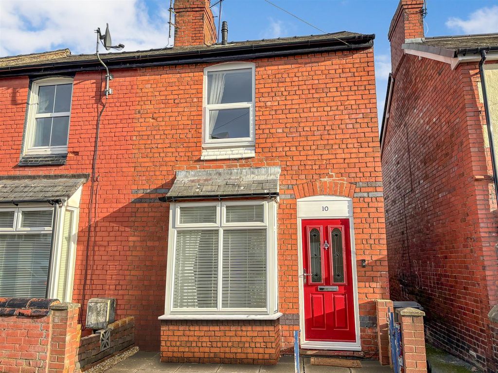 2 bed end terrace house for sale in Llwyn Road, Oswestry SY11, £150,000