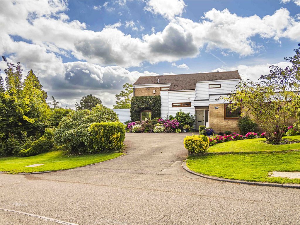 4 bed detached house for sale in Highclere Drive, Hemel Hempstead