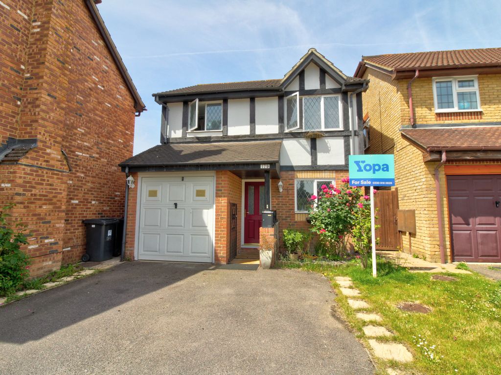 3 bed detached house for sale in Alexandra Gardens, Knaphill, Woking