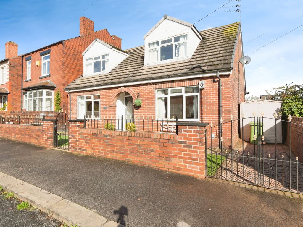 5 bed detached house for sale in Bromley Mount, Wakefield WF1, £425,000