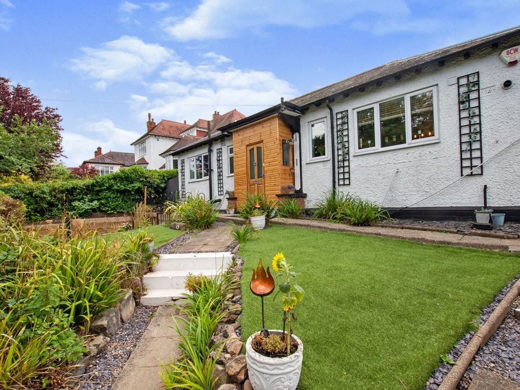 3 bed bungalow for sale in Ashby Road, BurtonOnTrent, Staffordshire