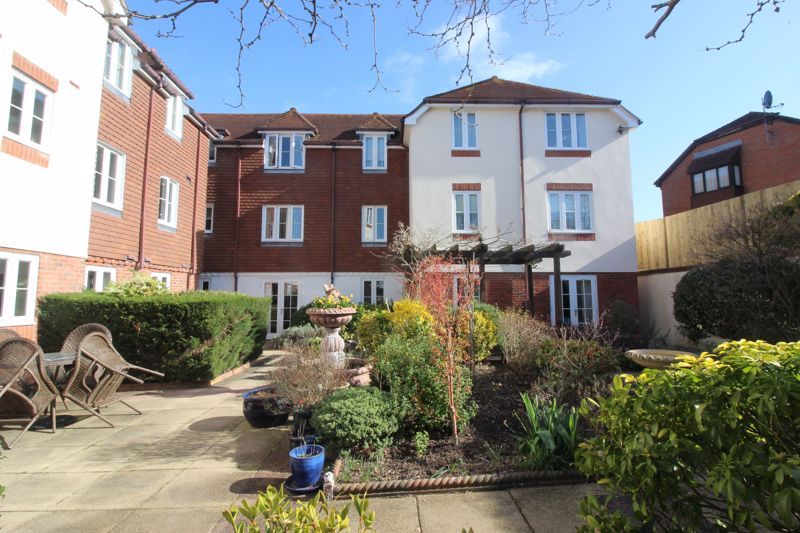 2 bed flat for sale in Pegasus Court (Billingshurst), Billingshurst
