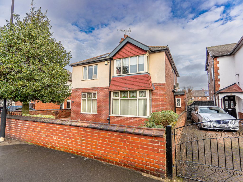 4 bed detached house for sale in Axholme Road, Doncaster DN2, £395,000