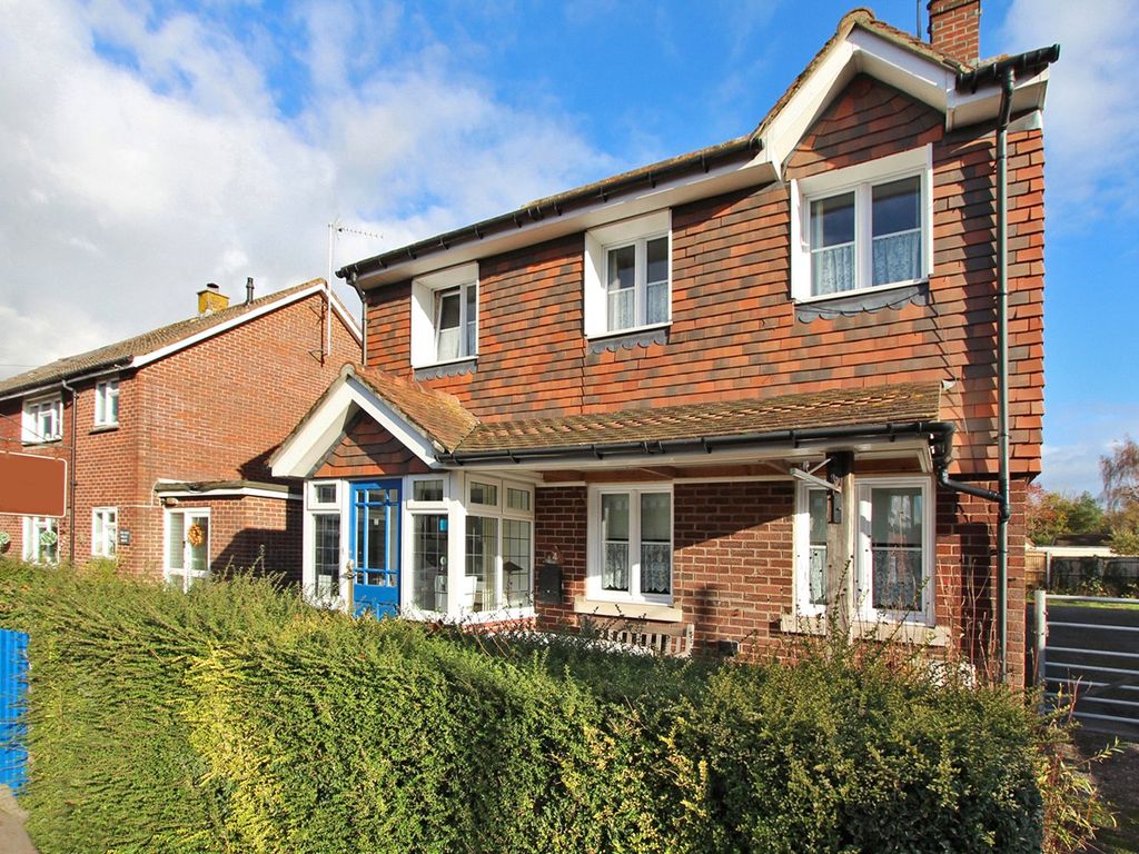 4 bed country house for sale in Lyndhurst Road, Brockenhurst, Hants