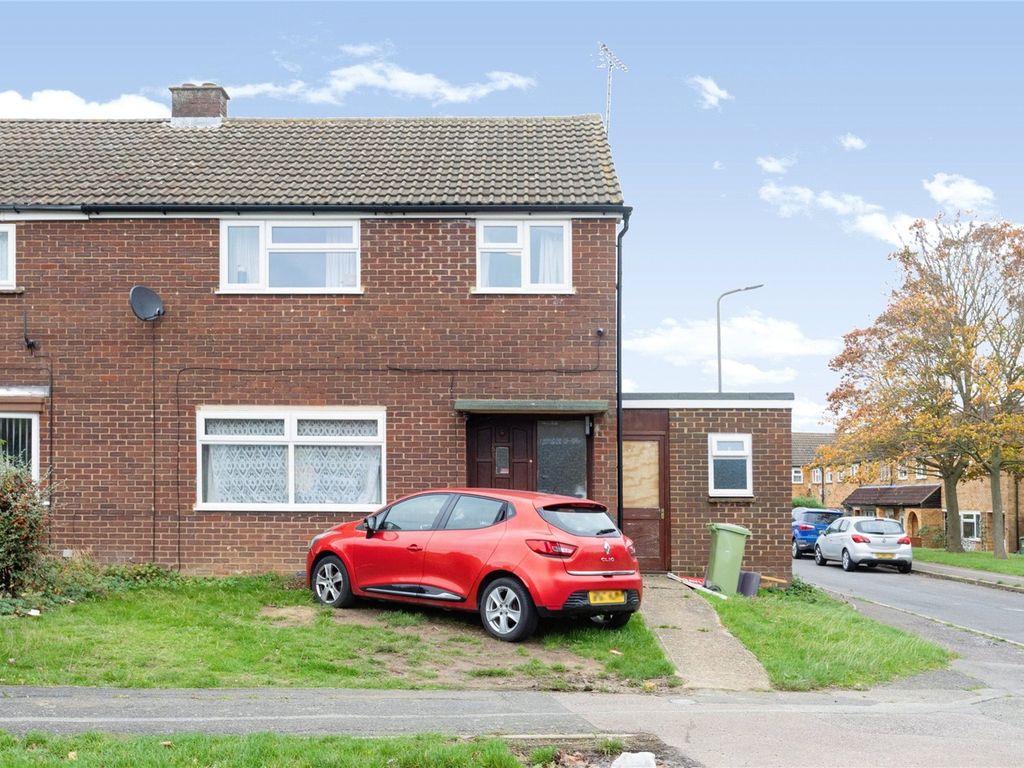 3 bed semidetached house for sale in Dorchester Avenue, Bletchley, Milton Keynes MK3, £270,000