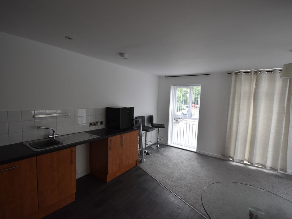 2 bed flat to rent in Park Road South, Middlesbrough TS5, £900 pcm Zoopla