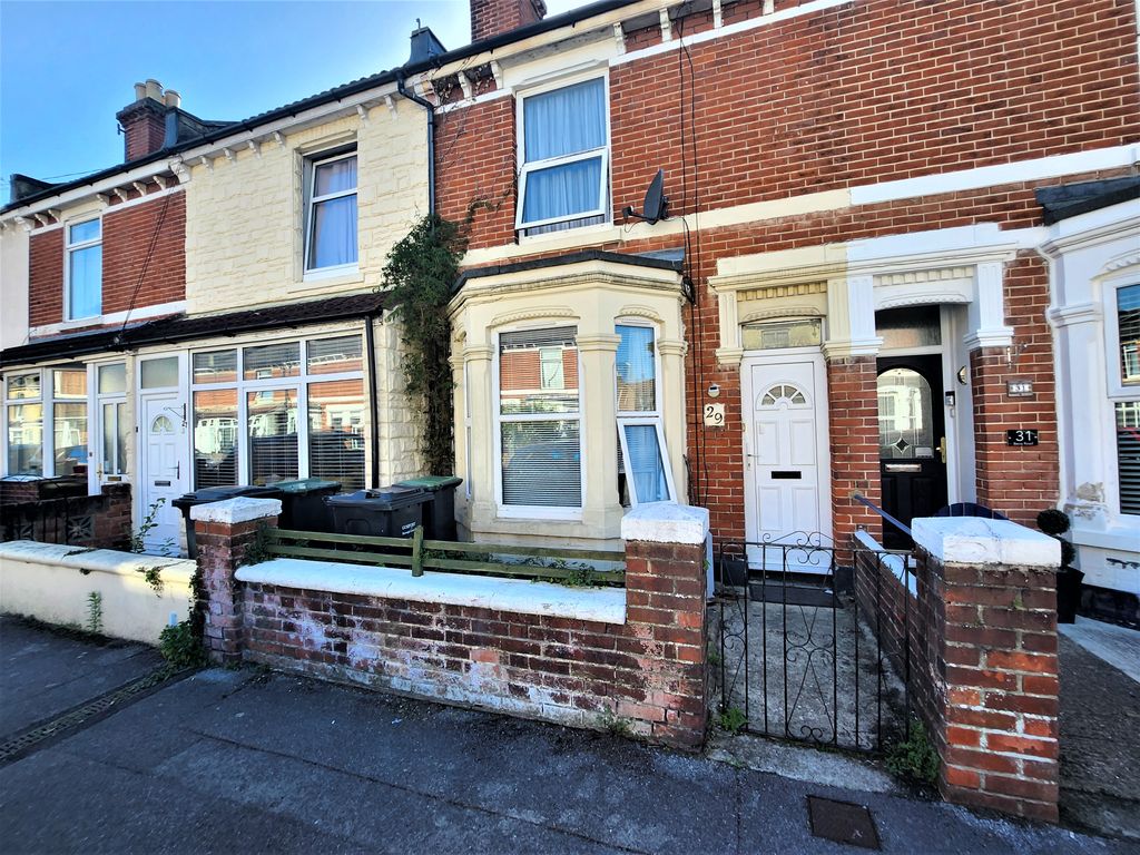 2 bed terraced house to rent in Bevis Road, Gosport PO12, £895 pcm Zoopla