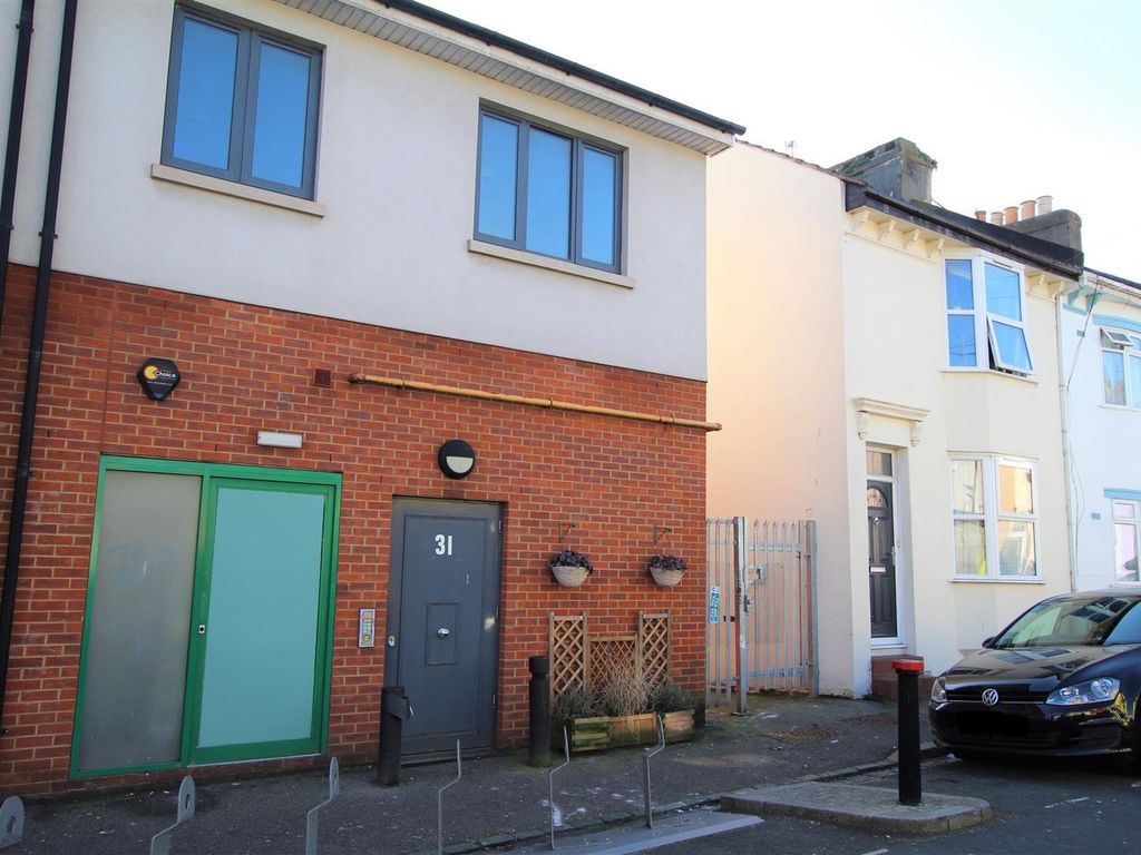 2 bed flat to rent in Edinburgh Road, Brighton BN2, £1,650 pcm Zoopla