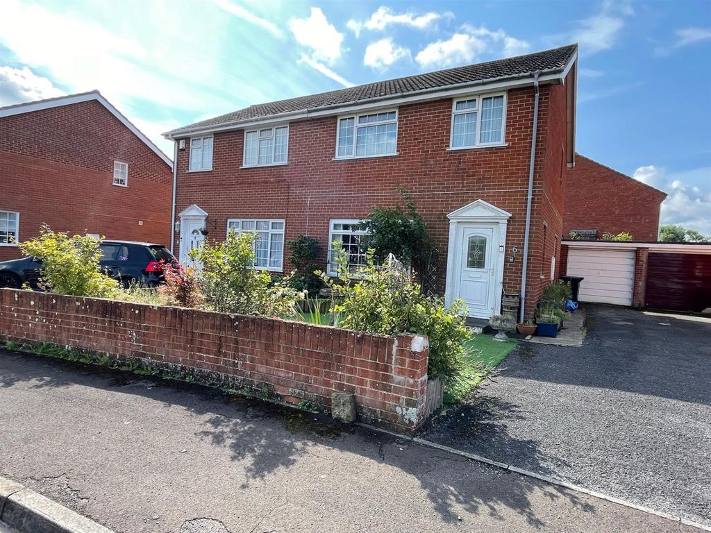 3 bed semidetached house for sale in Mead Close, East Huntspill