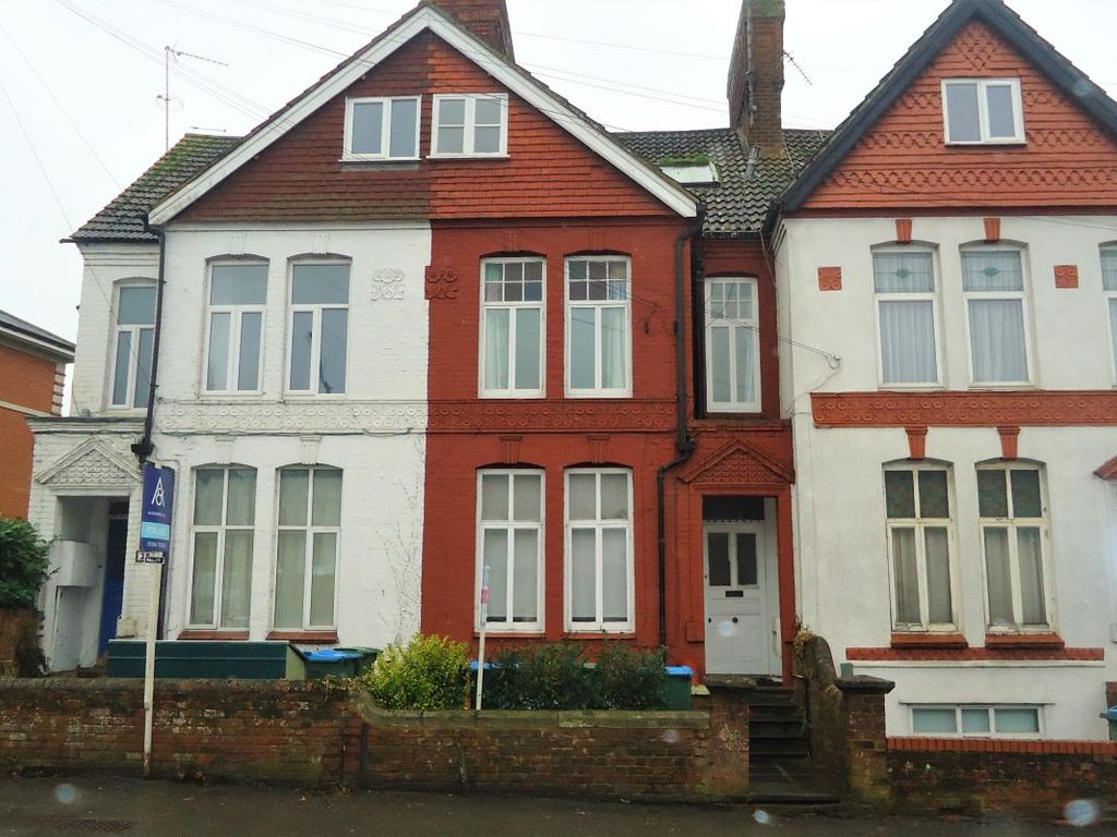 The Upper Flat, 4 Bicester Road, Aylesbury, Buckinghamshire HP19  