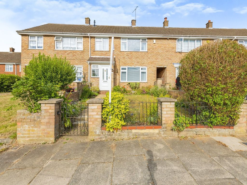 Gelding Close, Luton LU4  