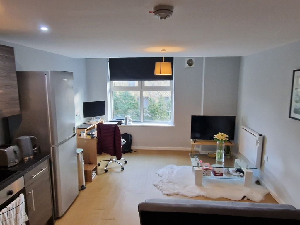 1 bed flat to rent in Brindley Road, Stretford M16, £880 pcm Zoopla