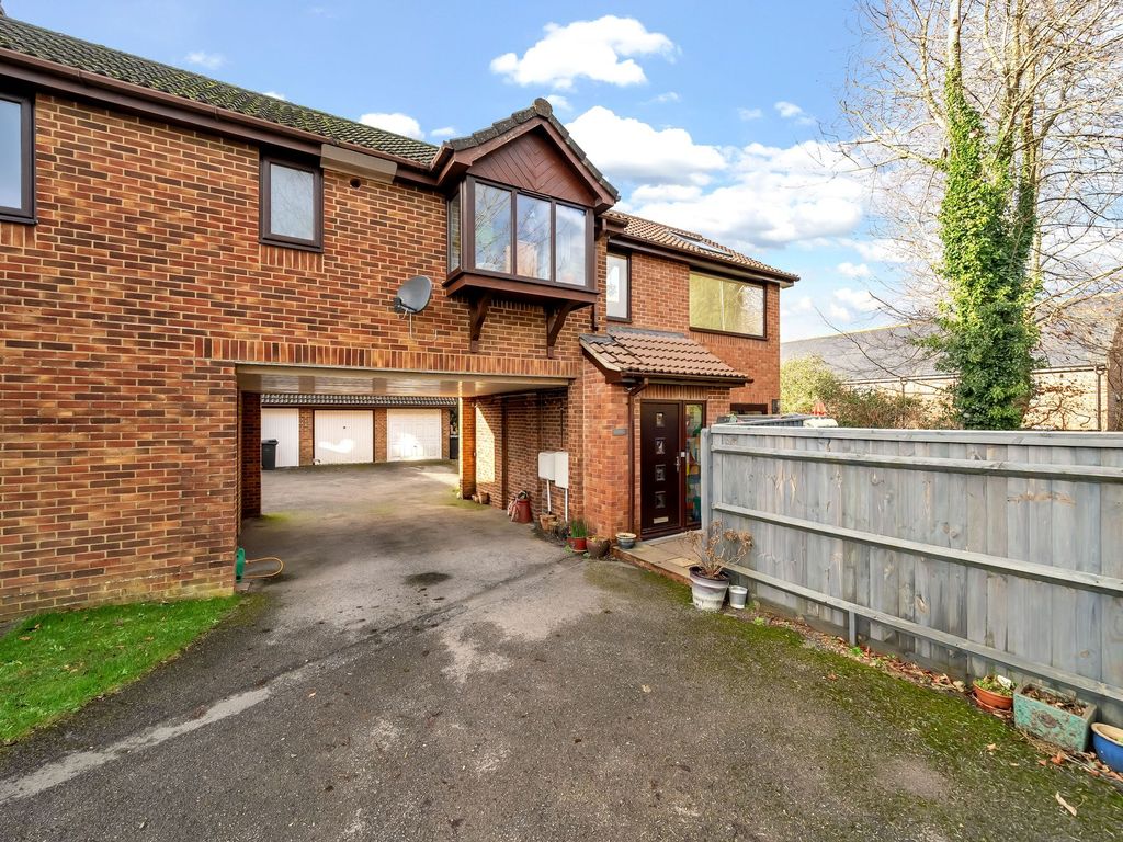 2 bed end terrace house for sale in Goldfinch Way, South Wonston SO21