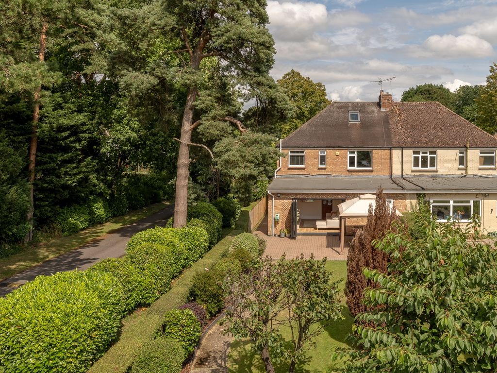 5 bed semidetached house for sale in Road, Horley, Surrey RH6