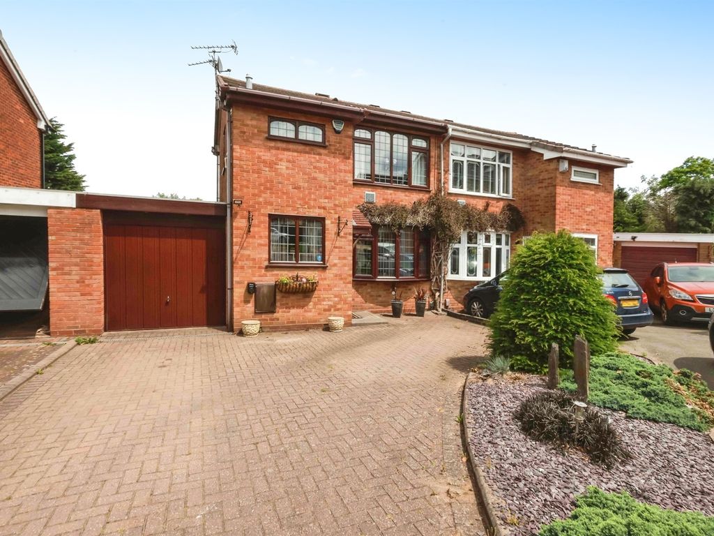 3 bed semidetached house for sale in The Greenway, Marston Green