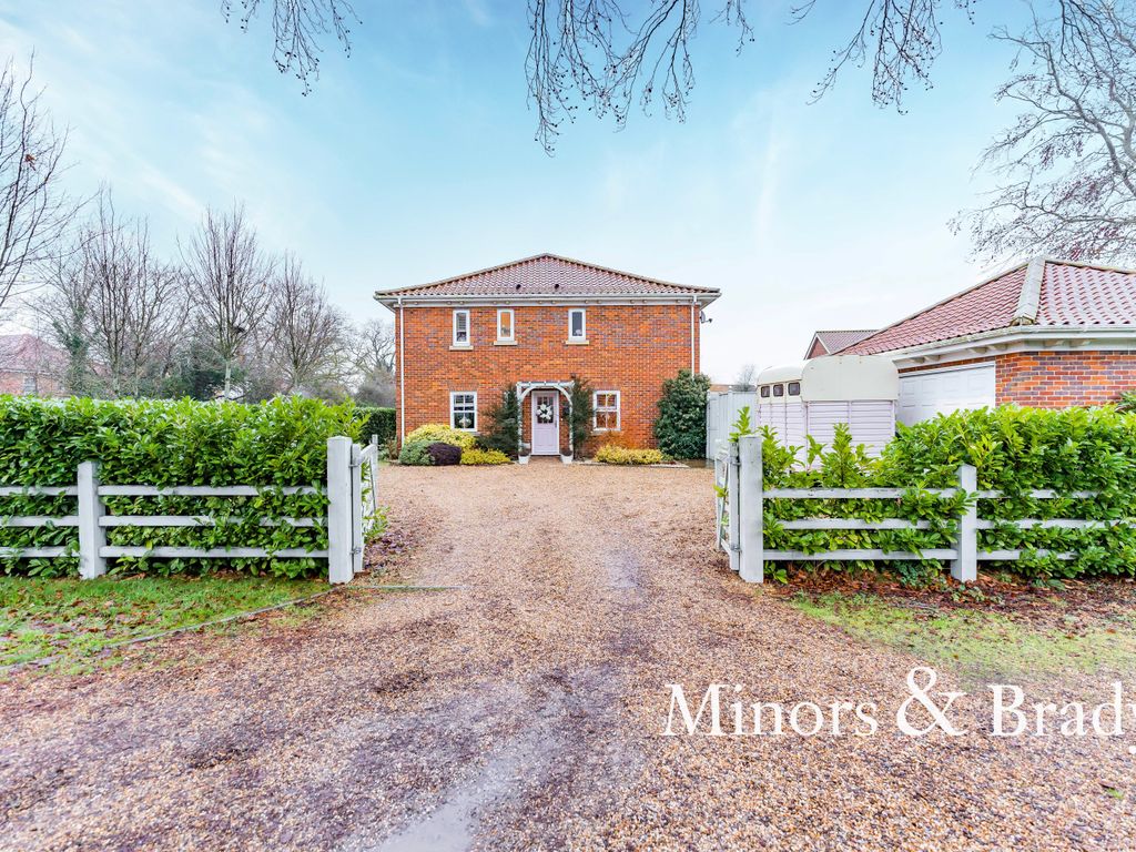 4 bed detached house for sale in Norwich Road, Forncett St. Peter