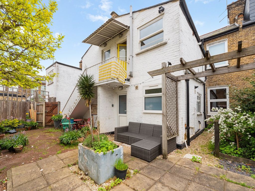 1 bed flat for sale in Dorchester Grove, Central Chiswick, Chiswick W4