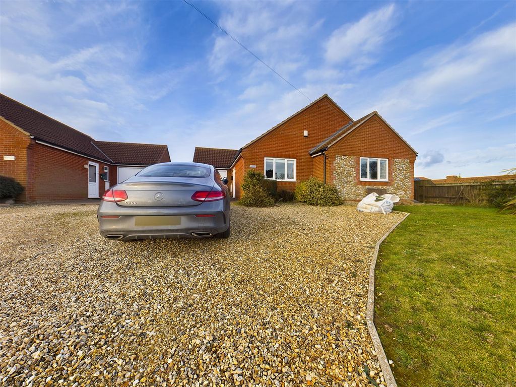 3 bed detached bungalow for sale in Walcott Road, Bacton, Norwich NR12