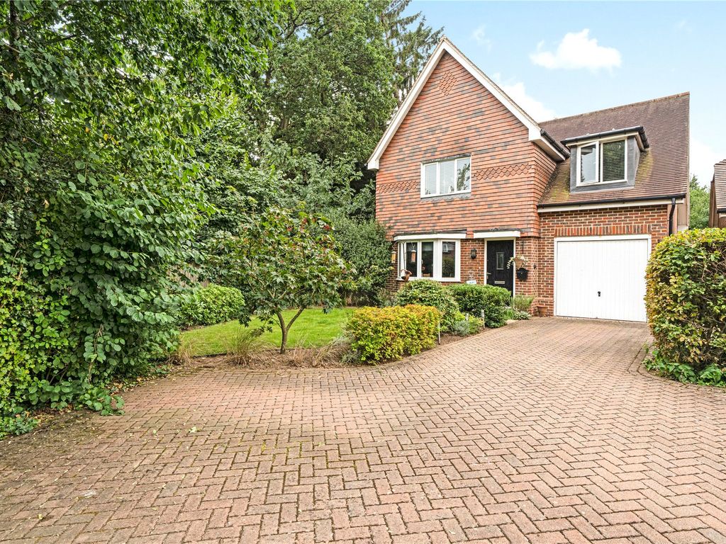 4 bed detached house for sale in Ripley, Surrey GU23, £795,000 Zoopla