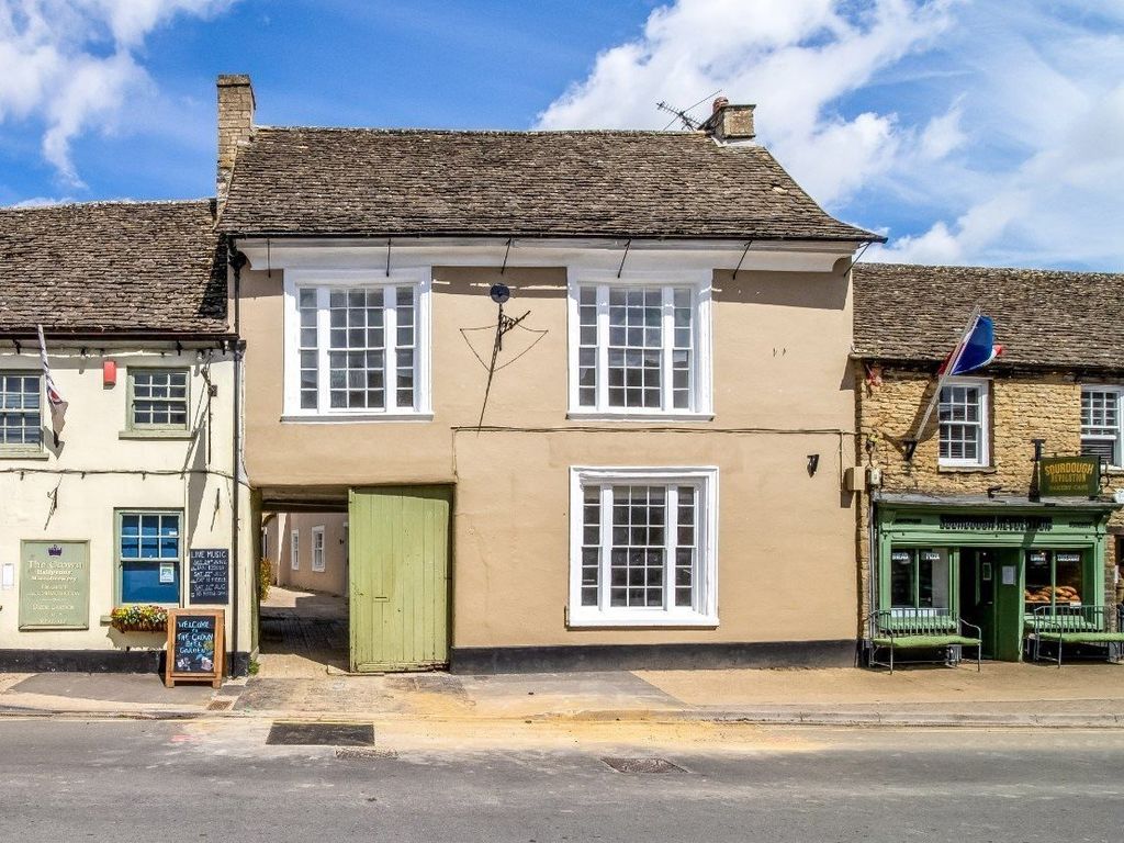 2 bed terraced house for sale in High Street, Lechlade, Gloucestershire