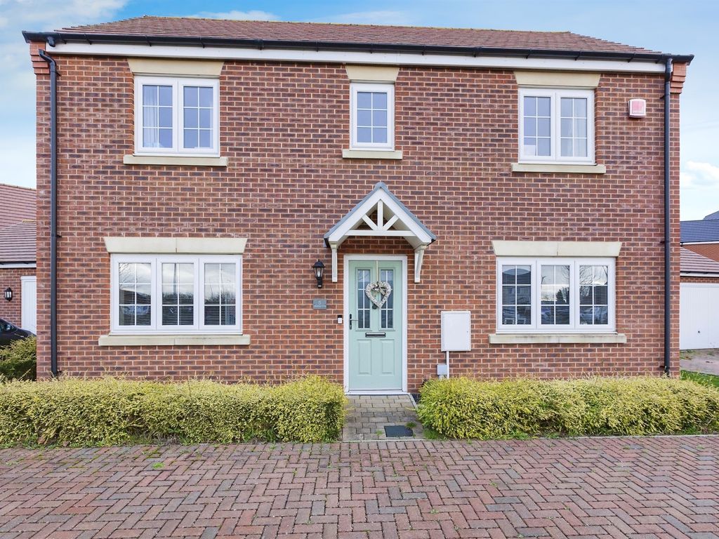 4 bed detached house for sale in Lapwing Drive, Birstall, Leicester LE4